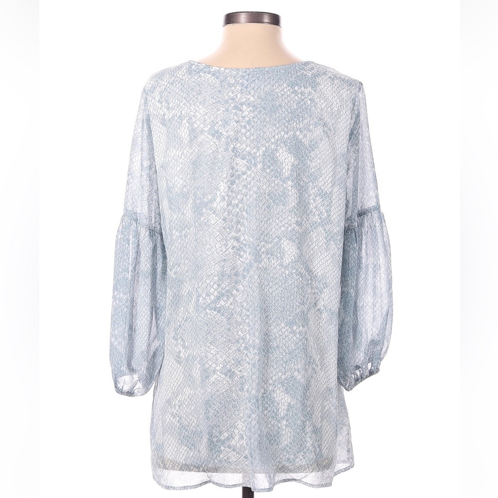 CalStyle Women’s Top Blue & White Snake Print Blouse Size Large NWOT - Picture 2 of 5